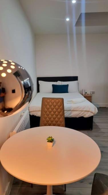 Brand New Collection Of Studios Close To Tube Station London Exterior photo